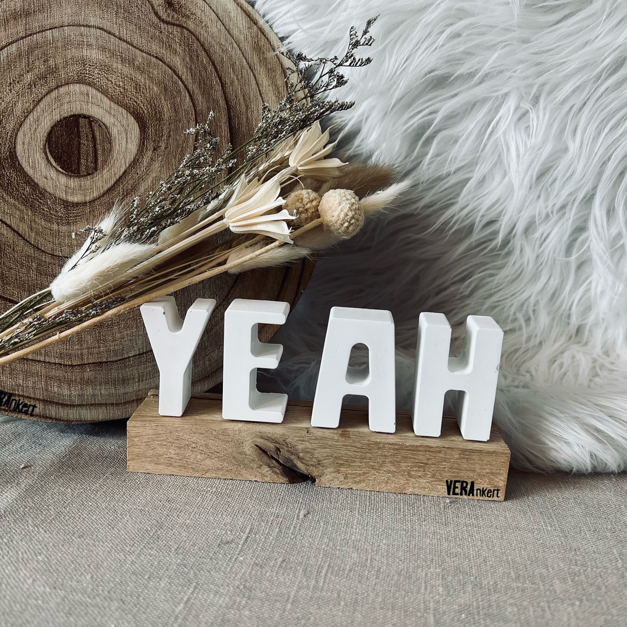Gipsaufsteller "YEAH" Gipsaufsteller "YEAH"